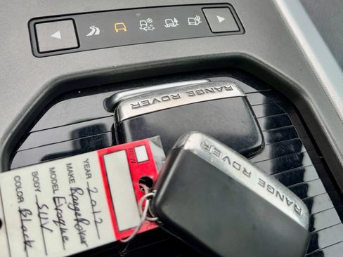 Used 2012 Land Rover Range Rover Evoque Dynamic image 9