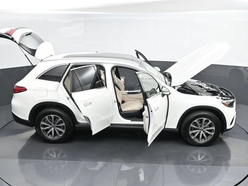Used 2025 Mercedes-Benz GLC 300 4MATIC image 54