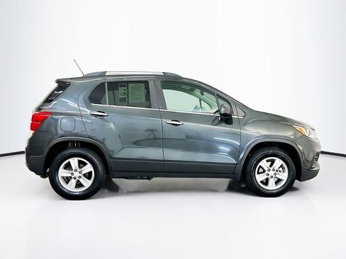 Used 2017 Chevrolet Trax LT w/ LT Convenience Package AWD/4WD image 10