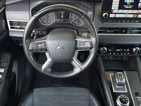 Used 2024 Mitsubishi Outlander SE FWD image 16