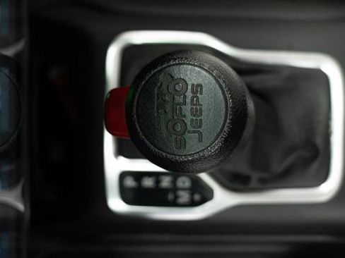 Used 2021 Jeep Gladiator Sport image 29