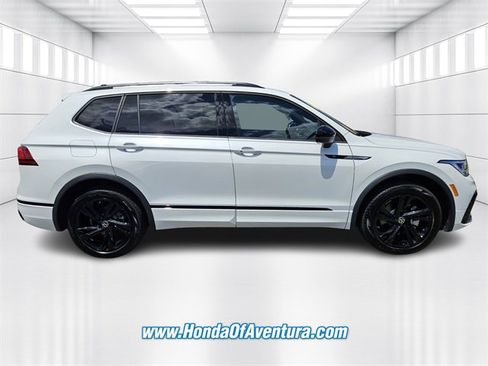 Used 2024 Volkswagen Tiguan SE R-Line image 2