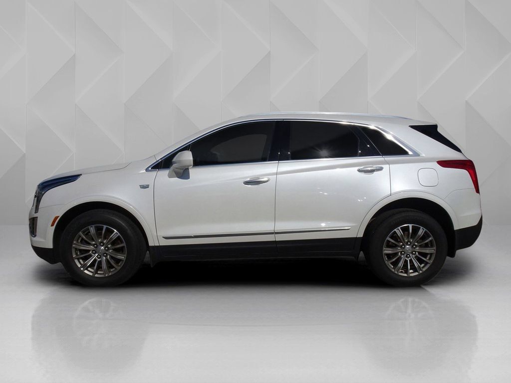 Used 2017 Cadillac XT5 Luxury w/ Driver Awareness Package FWD image 2