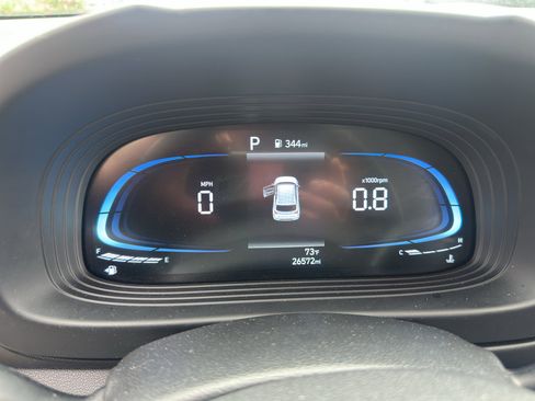 Used 2025 Hyundai Venue SEL FWD image 16