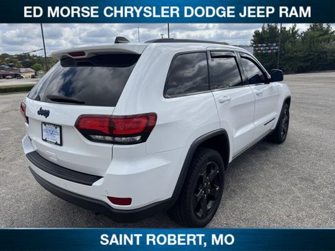 Used 2019 Jeep Grand Cherokee Laredo AWD/4WD image 6