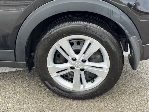 Certified 2025 Nissan Kicks Play S image 38