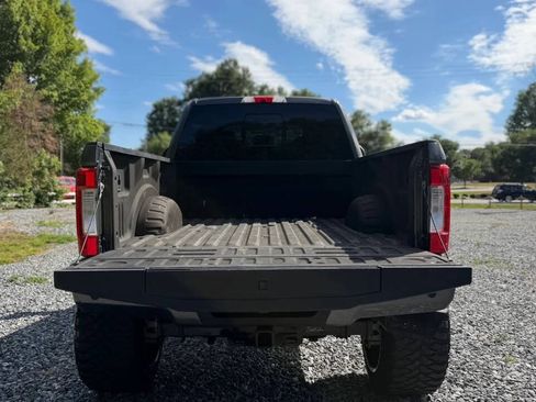 Used 2017 Ford F250 Lariat w/ Lariat Value Package AWD/4WD image 7