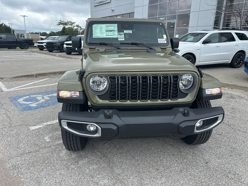 New 2025 Jeep Gladiator Sport image 9