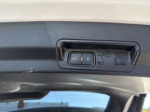 Used 2025 Ford Explorer ST-Line w/ Premium Package image 32