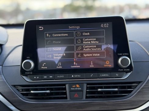 Used 2025 Nissan Altima 2.5 SV image 30