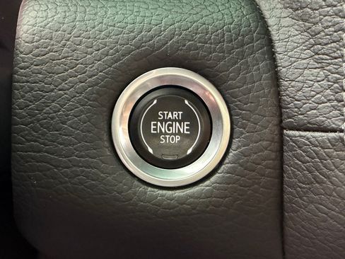 Used 2021 GMC Yukon Denali w/ Denali Ultimate Package AWD/4WD image 11