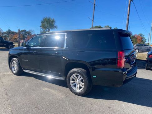 Used 2018 Chevrolet Suburban LT image 3