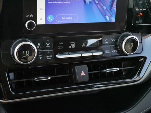 Certified 2024 Toyota Highlander LE AWD/4WD image 23