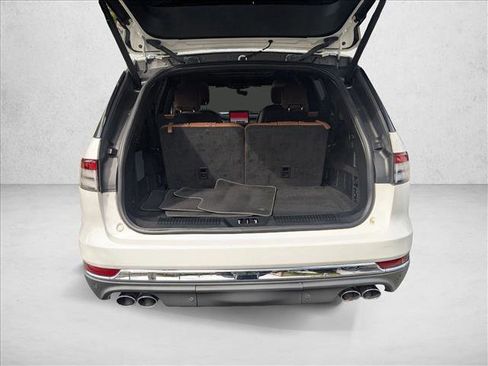 Used 2022 Lincoln Aviator Reserve w/ Class IV Trailer Tow Package image 6