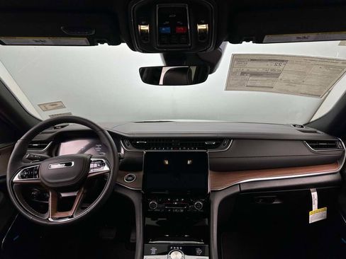 New 2025 Jeep Grand Cherokee Summit image 19