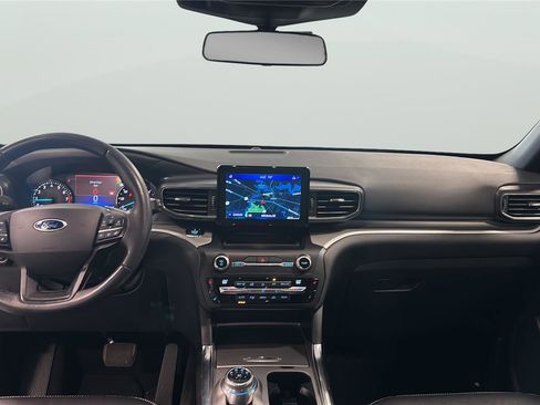 Used 2020 Ford Explorer XLT w/ Equipment Group 202A image 11