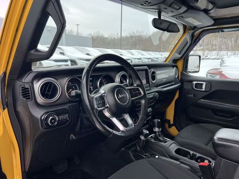 Used 2019 Jeep Wrangler Unlimited Sahara w/ Dual Top Group AWD/4WD image 10