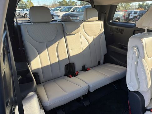 Used 2021 Hyundai Palisade SEL w/ Premium Package image 19