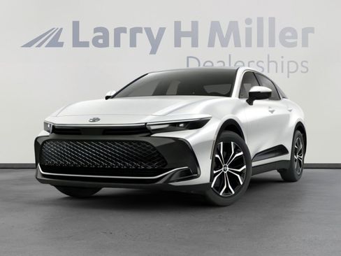 Certified 2026 Toyota Crown XLE image 1