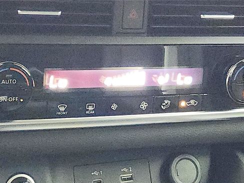 Used 2023 Nissan Rogue SV image 37