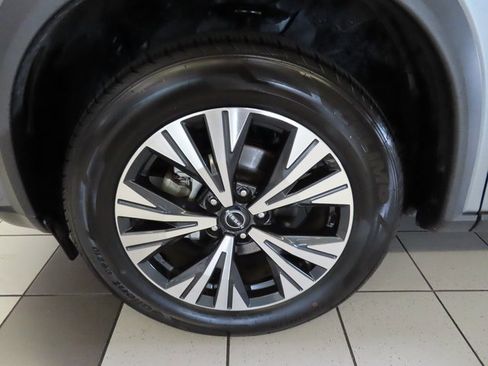 Used 2023 Nissan Rogue SV image 16