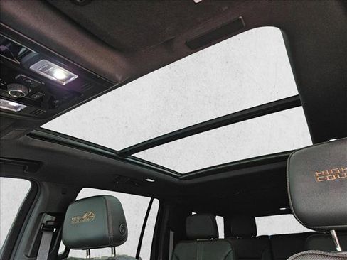 Used 2026 Chevrolet Suburban High Country AWD/4WD image 19