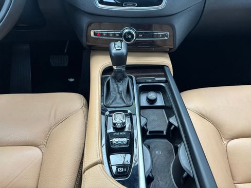 Used 2019 Volvo XC90 T6 Momentum image 25