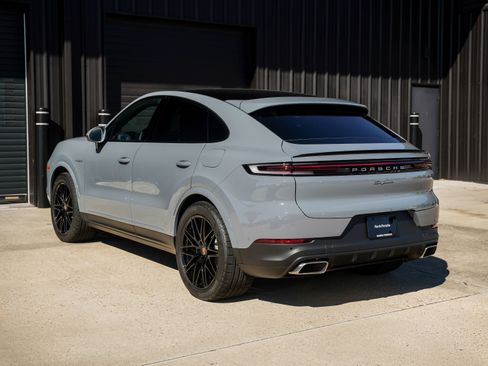 New 2026 Porsche Cayenne E-Hybrid image 3