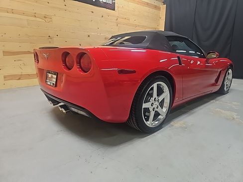 Used 2006 Chevrolet Corvette Convertible RWD image 3