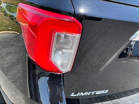 Used 2023 Ford Explorer Limited w/ Equipment Group 301A AWD/4WD image 29
