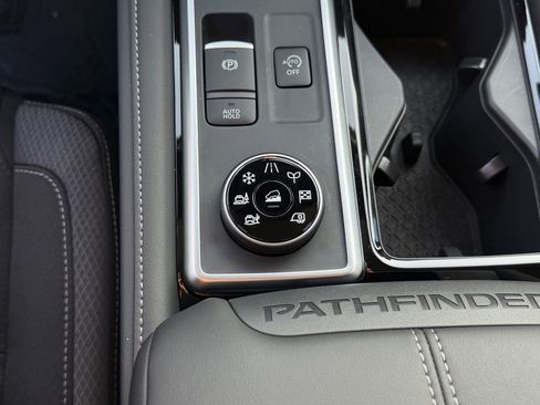 New 2026 Nissan Pathfinder SV image 31