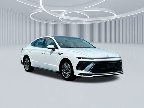 New 2025 Hyundai Sonata Limited image 11