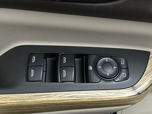 Used 2019 GMC Acadia Denali w/ Technology Package AWD/4WD image 23