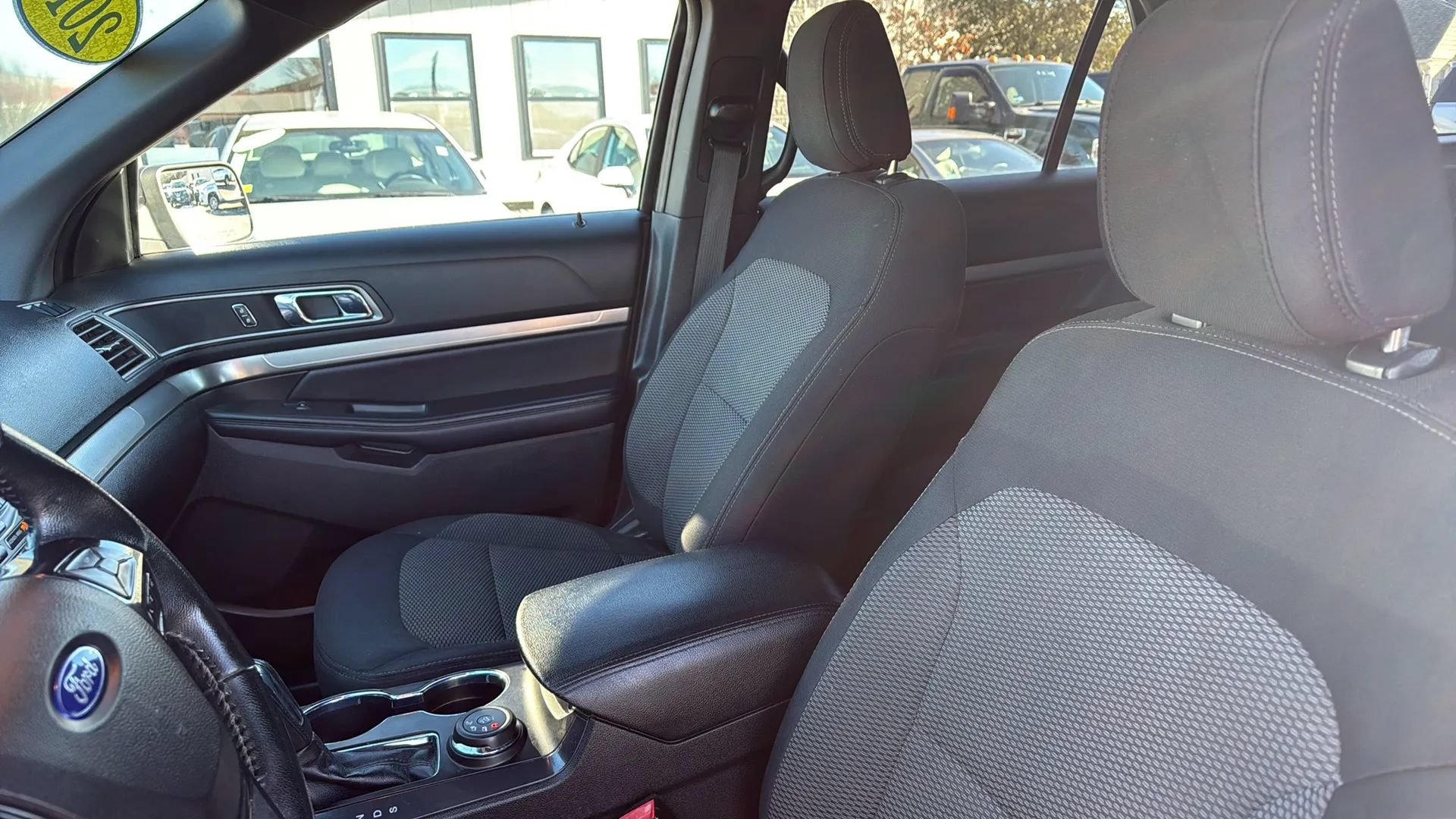 Used 2018 Ford Explorer XLT AWD/4WD image 15
