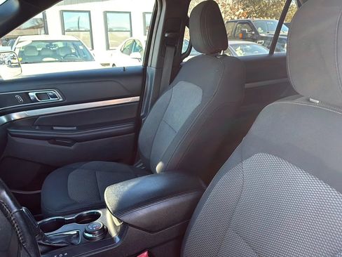 Used 2018 Ford Explorer XLT AWD/4WD image 15