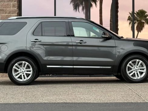 Used 2017 Ford Explorer XLT w/ Equipment Group 202A FWD image 15