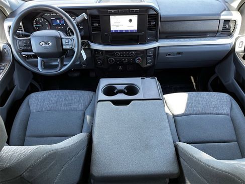 Used 2024 Ford F250 XLT image 9