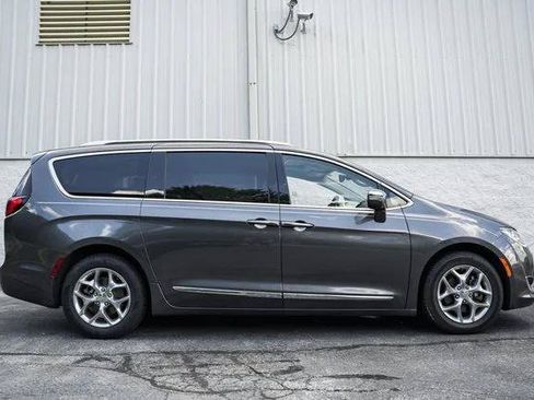 Certified 2019 Chrysler Pacifica Limited FWD image 6