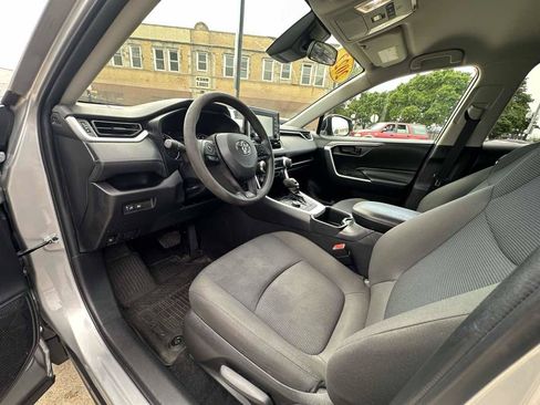 Used 2022 Toyota RAV4 LE AWD/4WD image 10