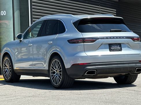 Used 2023 Porsche Cayenne AWD/4WD image 3
