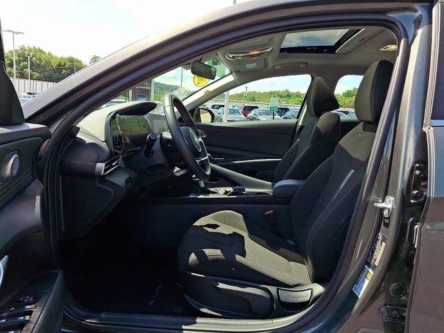Certified 2025 Hyundai Elantra SEL FWD image 13