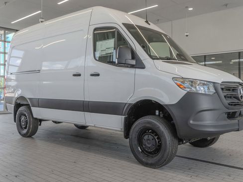Used 2025 Mercedes-Benz Sprinter 2500 image 13