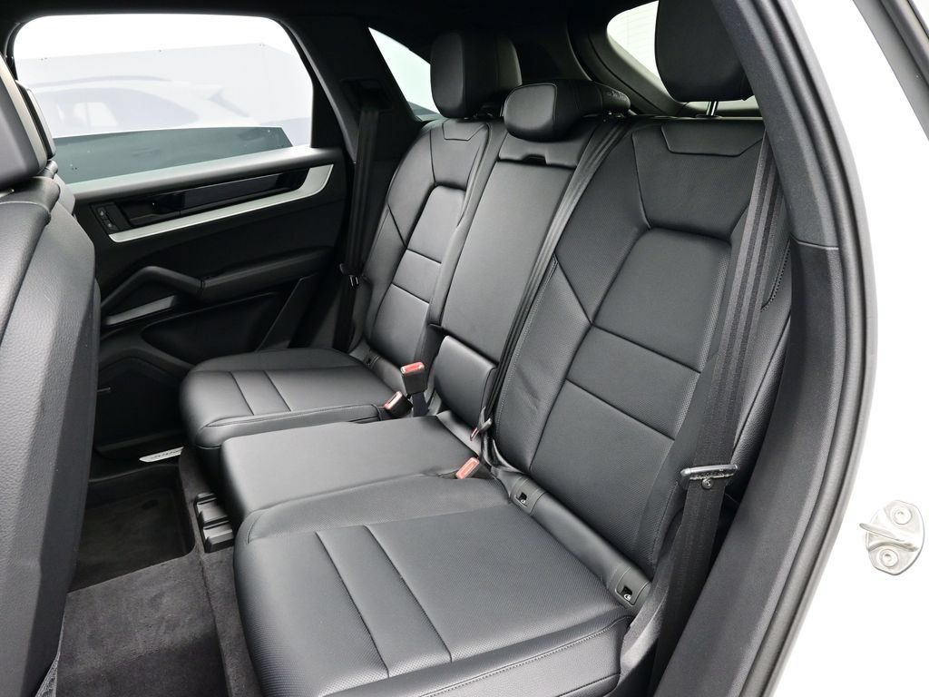 Certified 2025 Porsche Cayenne AWD/4WD image 14