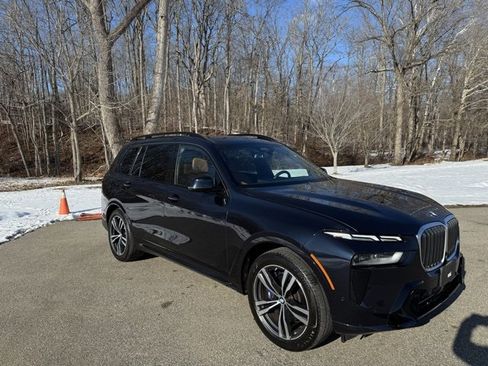 Used 2023 BMW X7 xDrive40i w/ M Sport Package image 3