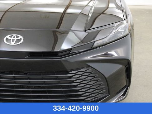 Used 2025 Toyota Camry LE image 7