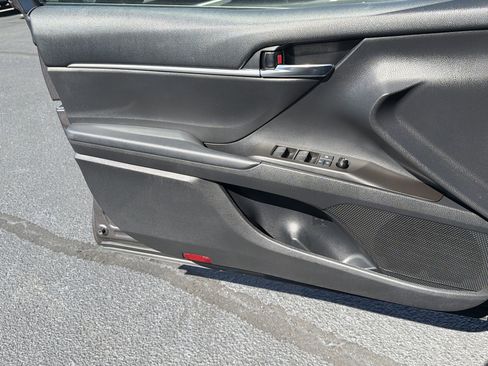 Used 2022 Toyota Camry SE image 14