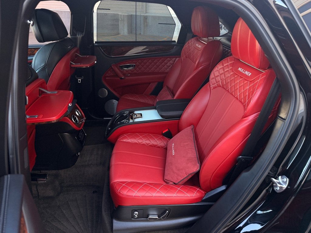 Used 2018 Bentley Bentayga AWD/4WD image 29
