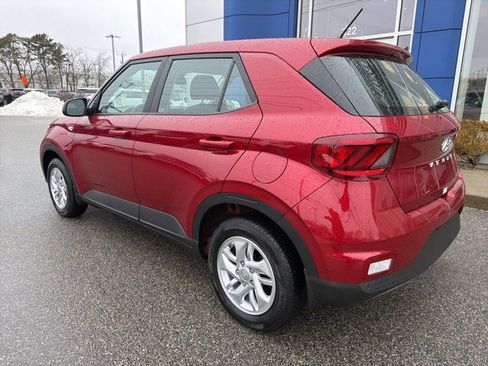 Certified 2025 Hyundai Venue SE image 7