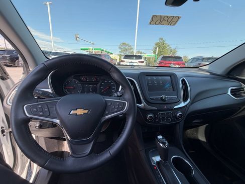 Used 2018 Chevrolet Equinox LT FWD image 17