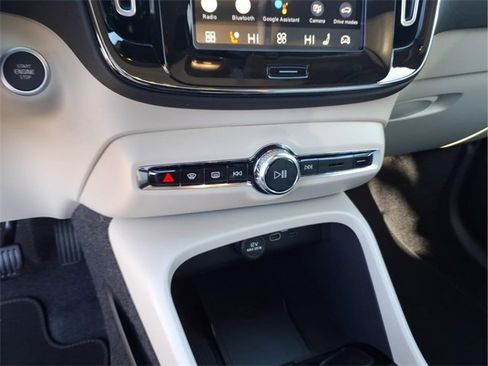 New 2026 Volvo XC40 B5 Ultra w/ Protection Package Premier image 18